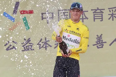 Wilmar Paredes in maglia di leader al Tour of Qinghai Lake 2023 © Team Medellín-EPM
