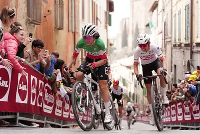 Elisa Longo Borghini e Katarzyna Niewiadoma in cima allo strappo di Santa Caterina © Strade Bianche via X
