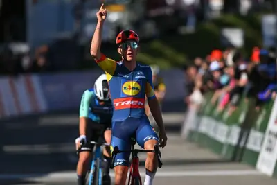 Thibau Nys vince davandi ad Andrea Vendrame © Getty Images