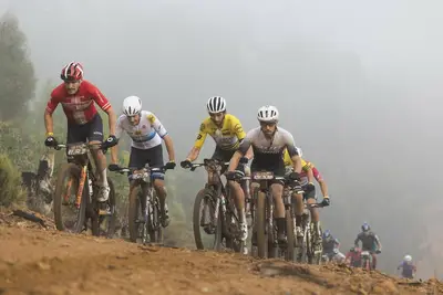 Sebastian Fini, Wout Alleman, Matthew Beers e Nino Schurter durante la penultima tappa della scorsa edizione © Absa Cape Epic
