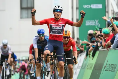 Paul Magnier esulta sul traguardo della quinta tappa del Tour of Britain 2024 © Soudal Quick-Step/SWpix via X