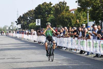 Walter Calzoni in trionfo al Giro della Franciacorta 2022 © ItalCiclismo
