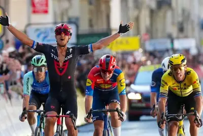 Matteo Trentin vince la sua terza Parigi Tours ©Marie Vaning