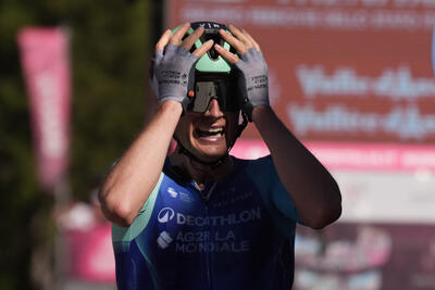 Nicolas Prodhomme vince la diciannovesima tappa del Giro d'Italia 2025 © Giro d'Italia / LaPresse via X