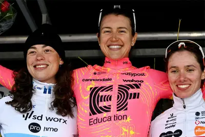 Il podio della Omloop van het Hageland 2024 con Kristen Faulkner tra Mischa Bredewold e Pfeiffer Georgi © EF Education-Cannondale