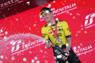 Olav Kooij vince la nona tappa a Napoli © Giro d'Italia