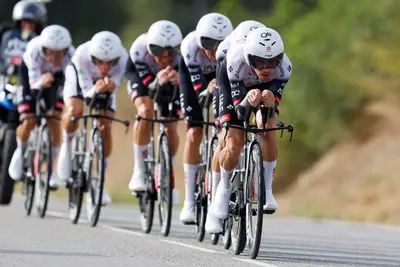 Il UAE Team Emirates vince la cronosquadre di Figueres ©La Vuelta (Foto Sprint Cycling)