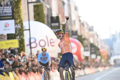 Marianne Vos batte Lotte Kopecky e conquista l'iride ai Mondiali gravel © UCI Cycling