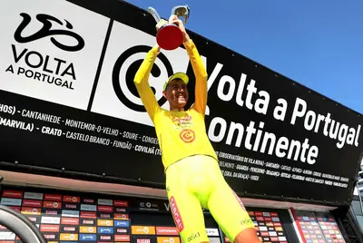 Artem Nych festeggia il trionfo alla Volta a Portugal © Volta a Portugal