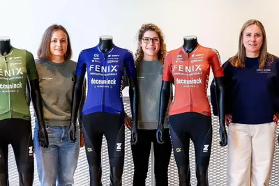 Annemiek van Vleuten, a destra, ora nello staff della Fenix-Deceuninck ©Annemiek van Vleuten via IG