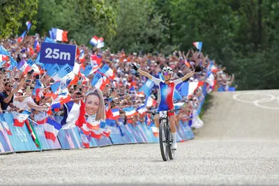 Pauline Ferrand-Prévot conquista l'oro olimpico a Parigi © UCI MTB