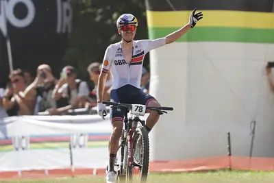 Tom Pidcock vince il mondiale di cross country ©UCI MTB (Foto SWPix)