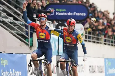 L'arrivo in parata di Albert Philipsen (vincitore) e Jakob Soderqvist ©Roubaix Next Gen