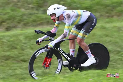Jay Vine nel finale della crono iridata 2024 © UAE Emirates-SprintCycling