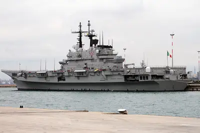 Nave Giuseppe Garibaldi (foto Massimo Todaro)