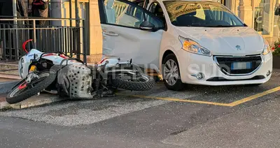 Taranto: auto non rispetta lo stop e colpisce autobus e moto