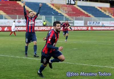 Luigi Falcone, sua l’ultima rete al Picerno allo Iacovone (foto Max Todaro)