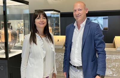 Assessore Azzaro con Eva Degl’Innocenti, direttrice del Museo MarTa
