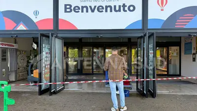 Taranto, furto nella notte al centro commerciale Mongolfiera (foto Manfuso)