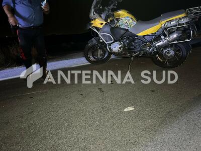 Incidente mortale nella notte a Taranto: motociclista perde la vita (foto Francesco Manfuso)