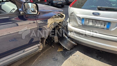 Taranto, auto impazzita danneggia sei veicoli (foto Francesco Manfuso)