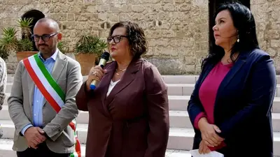 Da sx: Ciro D’Alò, sindaco di Grottaglie, Paola Dessì, prefetto di Taranto, Raffaella Capriglia