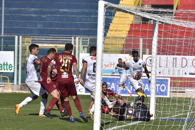 Il gol decisivo di Guastamacchia nella foto Franco Capriglione
