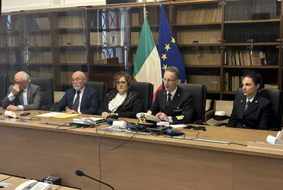 Taranto, sicurezza portuale: dismesse due gru giudicate pericolose