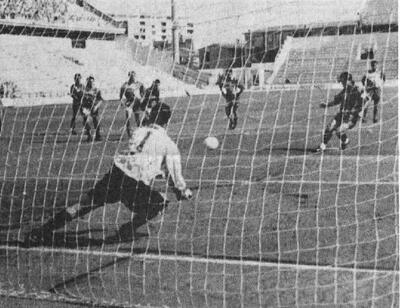 Ciro Muro a segno su rigore in Taranto-Andria 2-2, stagione di Serie B 1992-93