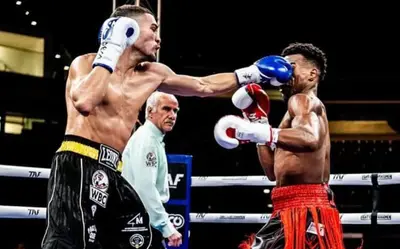 Il pugile pro Rossetti in azione