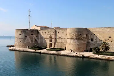 Il Castello Aragonese di Taranto (foto Todaro/AntennaSud)