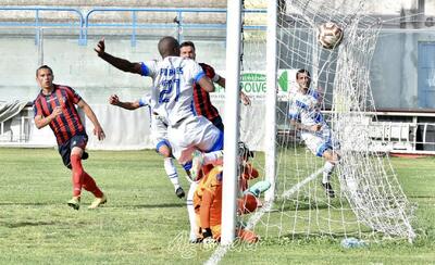 Il gol di Forbes nella foto Agenda Brindisi