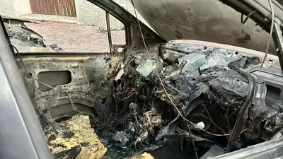 Nella foto Francesco Manfuso, l’auto incendiata in via De Cesare