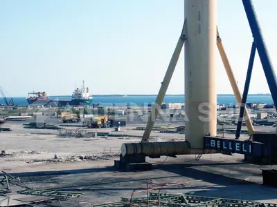 ex Yard Belleli (foto Todaro/AntennaSud)