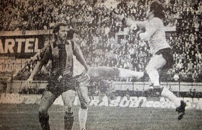 Bari-Taranto 2-0 del 02/12/1979: il portiere rossoblu Petrovic in uscita sul barese Libera (autore della doppietta) e il compianto Ciccio Scoppa