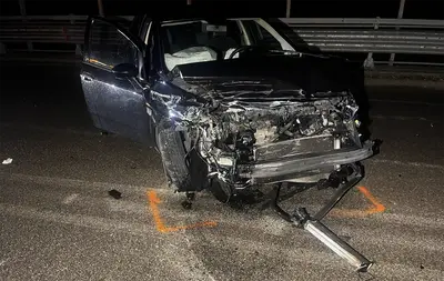 Incidente sulla SS 7: giovane perde controllo e finisce contro guardrail