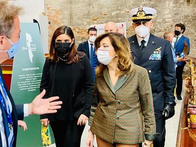 L’assessore Annalisa Adamo con il presidente del Senato Elisabetta Casellati