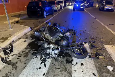 Taranto, scontro auto e moto nella notte (foto Francesco Manfuso)