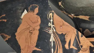 Frammento di cratere a calice apulo a figure rosse