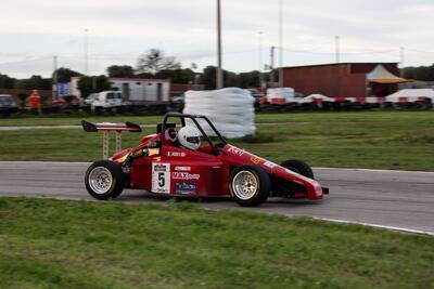 Vito Sgobio sulla sua monoposto