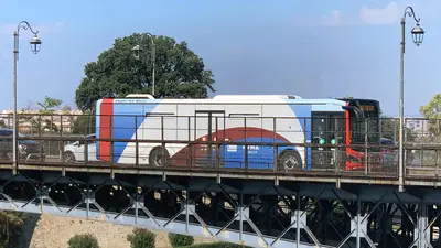 Autobus Kyma Mobilità Amat su Ponte Girevole