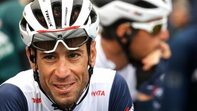 Vincenzo Nibali in gara in Puglia per il campionato italiano su strada
