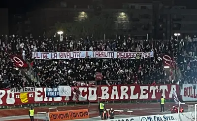 Barletta, striscione di solidarietà per il Taranto