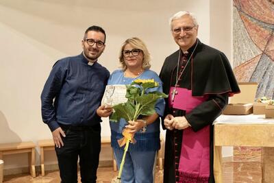 Da sx: Alessandro Argentiero, parroco della Chiesa Angeli Custodi, la preside Iossa e monsignor Ciro Miniero