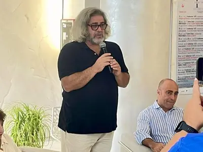 Massimo Cimaglia e, seduto, il sindaco Piero Bitetti