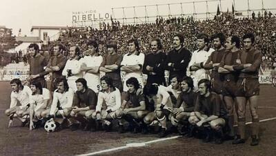 Taranto-Foggia 1-0 del 23 marzo 1975: Lodetti è il terzo in alto partendo da sinistra