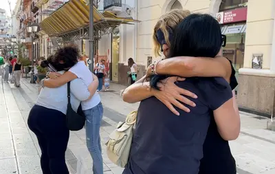 Flash mob dedicato all'abbraccio (foto Massimo Todaro)