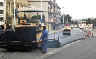 Asfaltatrice (foto Massimo Todaro)