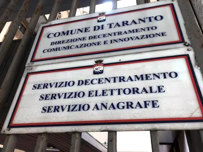 Uffici comunali, servizio anagrafe via Plinio (foto Massimo Todaro)