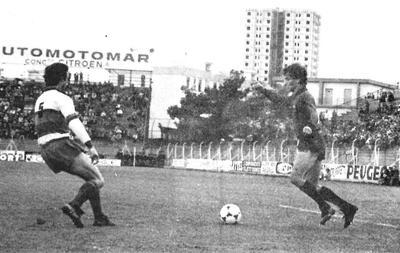 Serie B, 12 aprile 1981: Taranto-Catania 0-0, il rossoblu Bortolo Mutti alle prese con il difensore etneo Ciampoli